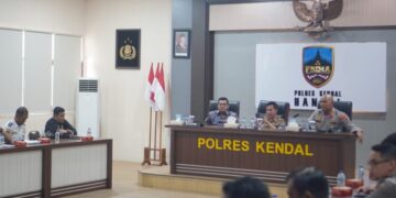 Rapat koordinasi lintas sektoral terkait tambang galian C yang digelar di Aula Mapolres Kendal, Kamis, 4 Juni 2026. (Anik Kustiani/Lingkarjateng.id)