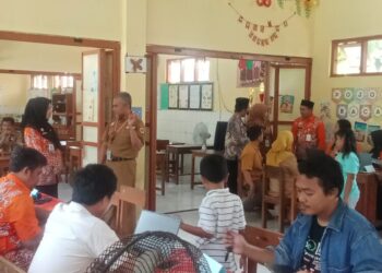 Pelaksanaan SPMB di SDN 4 Purwodadi, Kecamatan Purwodadi, Kabupaten Grobogan, Selasa, 23 Juni 2026. (Ahmad Abror/Lingkarjateng.id)