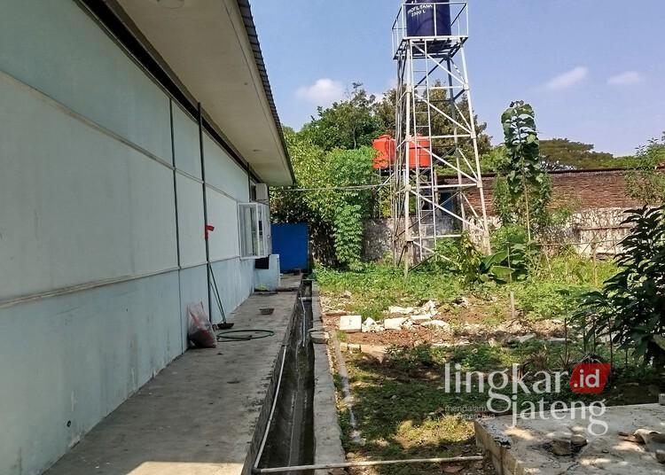 Tak Punya IPAL, SPPG Khusus Blora Lolos Suspensi 25 Penampakan grease trap atau sistem resapan yang digunakan di SPPG Khusus Blora. (Eko Wicaksono/Lingkarjateng.id)
