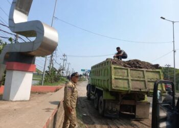 Satpol PP Kendal Tertibkan Aktivitas Galian C di Jalan Kaliwungu