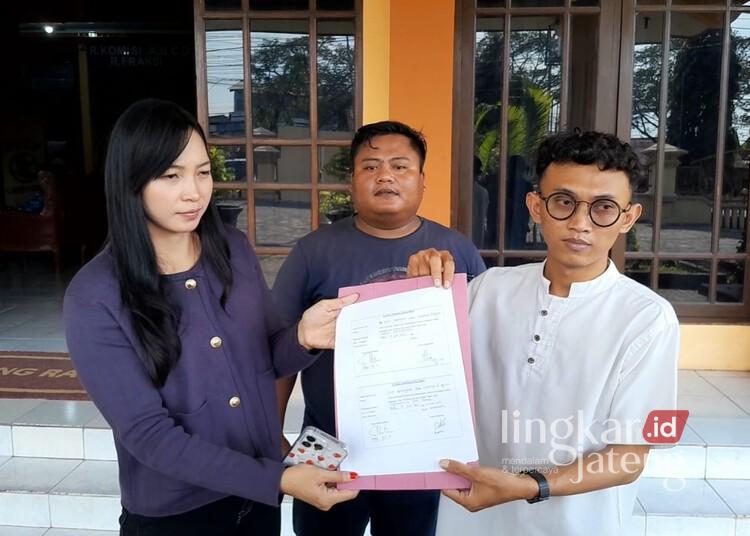 Tes Seleksi Perangkat Desa Werdoyo Demak Diprotes, Peserta Adukan Dugaan Kejanggalan ke DPRD 25 Sejumlah peserta seleksi calon perangkat Desa Werdoyo, Kecamatan Kebonagung, Kabupaten Demak, menunjukkan surat aduan yang dikirim ke DPRD Demak, Kamis, 18 Juni 2026. (M. Burhanuddin Aslam/Lingkarjateng.id)