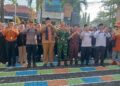 Sensus Ekonomi 2026 Dimulai, Wabup Jepara Minta Masyarakat Beri Data Akurat 28 Wakil Bupati Jepara M. Ibnu Hajar saat melepas petugas Sensus Ekonomi 2026 di Halaman Kantor BPS Jepara, Senin, 15 Juni 2026. (Tomi Budianto/Lingkarjateng.id)