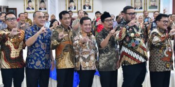 Plt Bupati Pekalongan Bidik Kemandirian Fiskal Lewat Penguatan Akses Keuangan Daerah 10 Plt Bupati Pekalongan, Sukirman (tengah) saat menghadiri Rakorda dan Rapat Pleno TPAKD Jawa Tengah 2026 di Semarang, Kamis, 18 Juni 2026. (Prokompim Setda Kab. Pekalongan/Lingkarjateng.id)