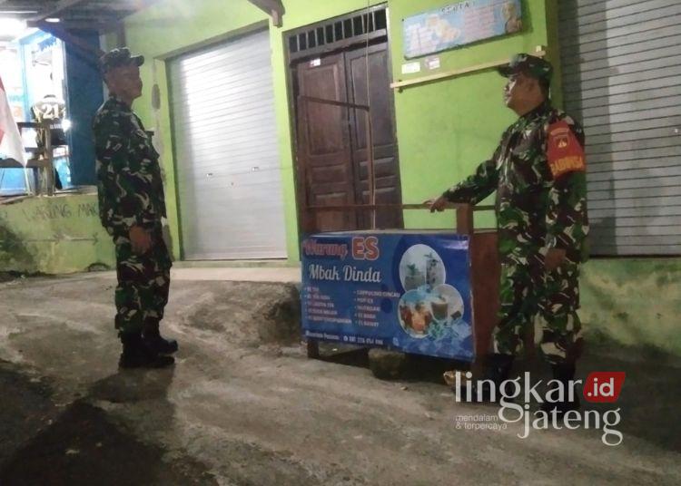 TNI Patroli Malam di Paranggupito Wonogiri, Pastikan Keamanan Wilayah dan KDMP 25 Anggota TNI, Sertu Eko Purwanto bersama Serda Darno patroli malam di Kecamatan Paranggupito, Kabupaten Wonogiri pada Selasa, 9 Juni 2026. (dok for Lingkarjateng.id)