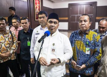 Wakil Gubernur Jawa Tengah sekaligus Ketua Satgas MBG Jateng, Taj Yasin Maimoen, memberi keterangan usai rapat koordinasi di Kompleks Kantor Gubernur Jawa Tengah, Semarang, Jumat, 19 Juni 2026. (Humas Pemprov Jateng/Lingkarjateng.id)