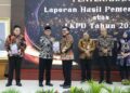 Tata Kelola Keuangan Daerah Salatiga Raih WTP ke-10 Berturut-turut 34 Wali Kota Salatiga Robby Hernawan (ketiga kiri) menerima penghargaan opini Opini Wajar Tanpa Pengecualian (WTP) atas Laporan Keuangan Pemerintah Daerah dari Kepala Perwakilan BPK Provinsi Jawa Tengah, Ahmad Luthfi H. Rahmatullah di Semarang, Kamis, 11 Juni 2026. (Dok.Prokompim Setda Salatiga/Lingkarjateng.id)