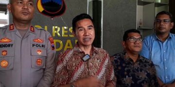 Wakil Bupati Benny Karnadi (kedua kiri) didampingi Ketua DPRD Kendal Mahfud Sodiq (kedua kanan) usai rapat koordinasi lintas sektoral di Aula Mapolres Kendal, Kamis, 4 Juni 2026. (Anik Kustiani/Lingkarjateng.id)