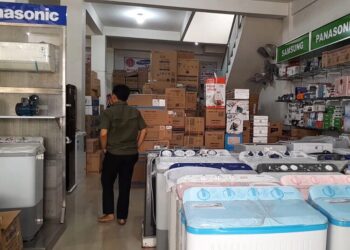 Toko barang elektronik di Kabupaten Demak. (M. Burhanuddin Aslam/Lingkarjateng.id)