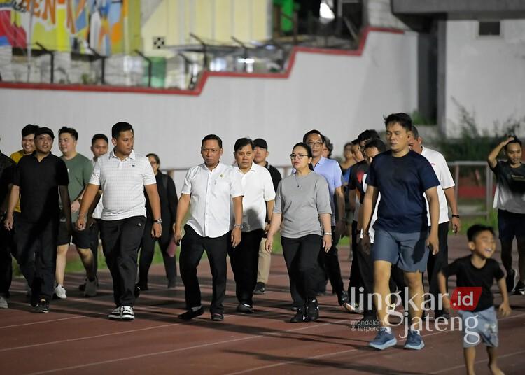 Ada Renovasi, Stadion Tri Lomba Juang Semarang Akan Ditutup Dua Bulan 25 Rapat pembahasan Satgas Penuntasan Sampah yang digelar di Ruang Rapat Sosrokartono, Setda Jepara, Kamis, 11 Juni 2026. (Tomi Budianto/Lingkarjateng.id)