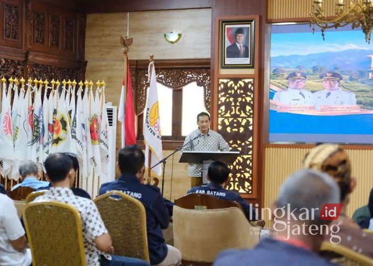 Pemkab Batang Siapkan Bonus Atlet Peraih Medali di Porprov Jateng 2026 25 Wakil Bupati Batang Suyono memberikan sambutan saat Rapat Kerja KONI di Aula Bupati Batang, Sabtu, 13 Juni 2026. (Dok. Kominfo Batang/Lingkarjateng.id)