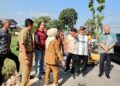 Pemprov Jateng Percepat Perbaikan Jalan Randublatung-Cepu, Target Tuntas Akhir 2026 34 Kepala Dinas Pekerjaan Umum dan Penataan Ruang (PUPR) Jawa Tengah, Henggar Budi Anggoro bersama Wakil Bupati Blora, Sri Setyorini dan jajaran meninjau ruas Singget-Doplang-Cepu pada Selasa, 9 Juni 2026. (Dok. Humas Pemprov Jateng/Lingkarjateng.id)