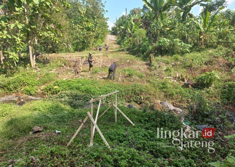 Jembatan Garuda di Boyolali Segera Dibangun, Hubungkan Dukuh Gumuk Rejo dan Sendang Rejo 25 Pengukuran bakal lokasi jembatan garuda yang menghubungkan Dukuh Gumuk Rejo dan Dukuh Sendang Rejo,Desa Keyongan, Kecamatan Nogosari, Kabupaten Boyolali. (Dok. Pribadi/Lingkarjateng.id)