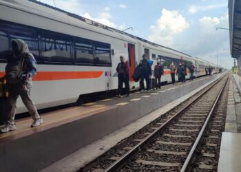 Sejumlah penumpang di area gerbong Stasiun Cepu, Blora. (Dok. KAI/Lingkarjateng.id)