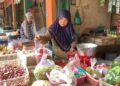 Salah satu pedagang bumbu di Pasar Bintoro Demak. (Burhanuddin Aslam/Lingkarjateng.id)