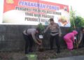 Kapolres Demak, AKBP Arrizal Samelino Gandasaputra secara simbolis menanam pohon di Mapolres Demak. (Dok. for Lingkarjateng.id)