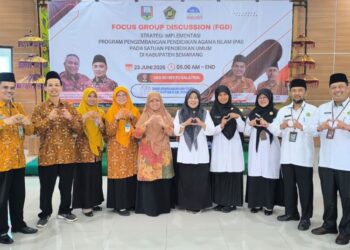 Anggota Komisi E DPRD Jawa Tengah, Hj. Ida Nurul Farida, M.Pd, (tengah) dalam kegiatan Focus Group Discussion (FGD) di Resto Okego, Salatiga, Selasa, 23 Juni 2026. (Dok. for Lingkarjateng.id)