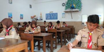Program Sekolah Kemitraan Jateng menyambung kembali kesempatan belajar ribuan siswa. (Dok. Pemprov Jateng/Lingkarjateng.id)