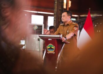 Gubernur Jawa Tengah Ahmad Luthfi memberikan pemaparan program pembangunan dalam  Rembug Pembangunan, di Pendapa Ki Gede Sebayu, Kota Tegal, Senin, 22 Juni 2026. (Dok. Pemprov Jateng/Lingkarjateng.id)