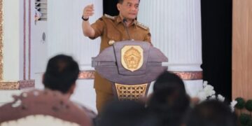 Jateng Tuntaskan 132,62 Km Jalan Inpres Daerah, Dukung Konektivitas Ekonomi dan Wisata 10 Gubernur Jawa Tengah, Ahmad Luthfi memberikan sambutan dalam acara peresmian bantuan Inpres Jalan Daerah (IJD) secara virtual dari Pendopo Kabupaten Pati pada Selasa, 23 Juni 2026. (Dok. Pemprov Jateng/Lingkarjateng.id)