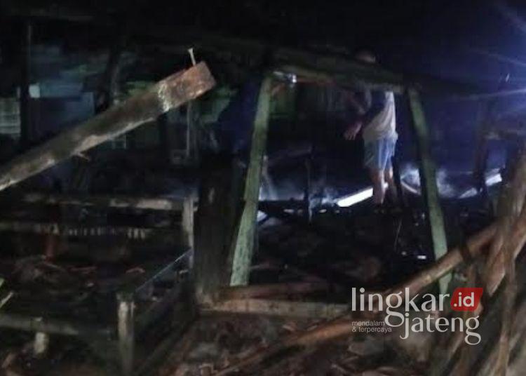 Kebakaran Rumah di Welahan Jepara Sebabkan 1 Orang Luka, Diduga Akibat Obat Nyamuk 25 Kondisi rumah di Dukuh Ujung Pandan RT 02 RW 01, Desa Welahan, Kecamatan Welahan, Kabupaten Jepara usai terbakar pada Jumat, 19 Juni 2026 malam. (Dok. for Lingkarjateng.id)