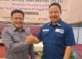 Ketua Ikatan Jurnalis Televisi Indonesia (IJTI) Koordinator Daerah (Korda) Muria Raya priode 2026-2029, Iwhan Mifthakhudin berjabat tangan dengan Ketua JMSI Jawa Tengah, Agus Sunarko. (Dok. Pribadi/Lingkarjateng.id)