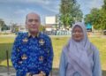 Plt Camat Kaliwungu, Pratikno Joko Wijayanto didampingi guru pendamping dari SMP NU 03 Islam Kaliwungu Anny Aini. (Anik Kustiani/Lingkarjateng.id)