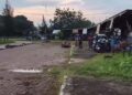Disidak DPRD Pati, Alun-alun Kembangjoyo Masih Sepi Pengunjung 34 Satu pedagang makanan bertahan di tengah kondisi Alun-alun Kembangjoyo yang sepi. (Dok. Pribadi/Lingkarjateng.id)