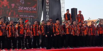 Ketua MPW PP, Bambang Eko Purnowo dan Ketua MPC PP Kendal, Mifta Reza saat memberikan arahan. (Anik Kustiani/ Lingkarjateng.id)