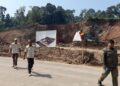 Aktivitas tambang galian C  di jalan Kaliwungu-Boja Dusun Sepetek Desa Kertosari, Kecamatan Singorojo masih nekat beroperasi saat ditinjau petugas Satpol PP dan DLH Kendal, pada Rabu, 3 Juni 2026. (Anik Kustiani/Lingkarjateng.id)