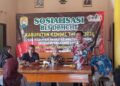 BLT DBHCHT 2026 Buruh Tani Tembakau dan Cengkeh Kendal Segera Cair, Segini Besarannya 27 Kepala Dinas Sosial Muntoha, mendampingi Bupati Kendal, Dyah Kartika Permanasari memberikan sosialisasi program BLT DBHCHT Tahun 2026 di Aula Balai Desa Poncorejo, Kecamatan Gemuh, Selasa, 9 Juni 2026. (Anik Kustiani/Lingkarjateng.id)