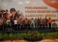 Canangkan Sensus Ekonomi 2026, Bupati Kendal Ajak Wujudkan Data Berkualitas 34 Bupati Kendal Dyah Kartika Permanasari foto bersama stakholder dalam kegiatan pencanangan Sensus Ekonomi 2026 (SE2026) di Semarang, Kamis 11 Juni 2026. (Dok. Pribadi/Lingkarjateng.id)