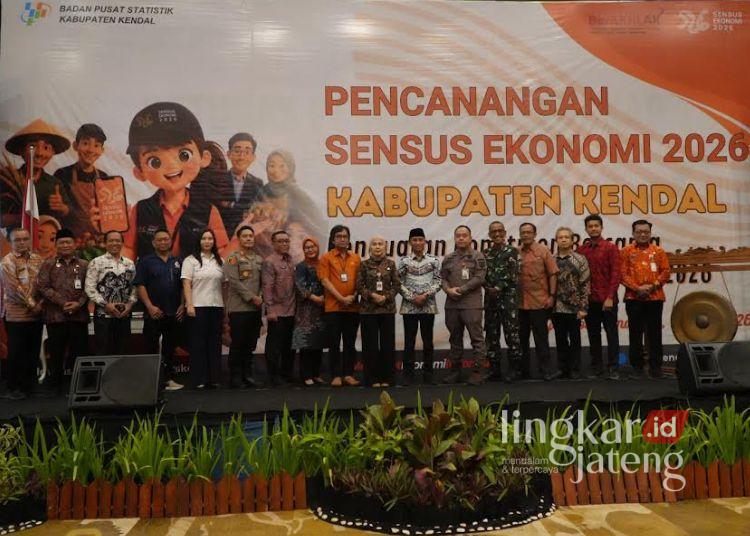 Canangkan Sensus Ekonomi 2026, Bupati Kendal Ajak Wujudkan Data Berkualitas 25 Bupati Kendal Dyah Kartika Permanasari foto bersama stakeholder dalam kegiatan pencanangan Sensus Ekonomi 2026 (SE2026) di Semarang, Kamis 11 Juni 2026. (Dok. Pribadi/Lingkarjateng.id)