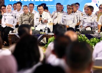 Gubernur Provinsi Jawa Tengah Ahmad Luthfi memberikan pengarahan dalam  Rembug Pembangunan Jawa Tengah yang digelar di Pendopo Kabupaten Temanggung, Rabu, 3 Juni 2026. (Humas Pemprov Jateng/Lingkarjateng.id)