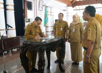 Plt Bupati Pati, Risma Ardhi Chandra melantik 242 Kepala UPTD Satuan Pendidikan jenjang TK, SD, dan SMP, Selasa, 2 Juni 2026. Pengukuhan berlangsung di Pendopo Kabupaten Pati. (Dok. Pemkab Pati/Lingkarjateng.id)