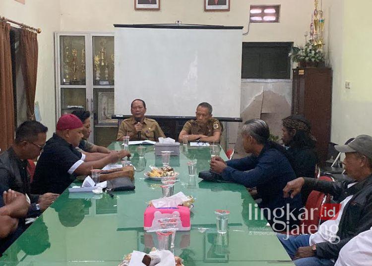 Spesifikasi Proyek Jalan Bernilai Miliaran Rupiah di Pati Jadi Sorotan 25 Gerakan Masyarakat Tolak Korupsi (Germap) saat melakukan audiensi dengan Dinas Pekerjaan Umum dan Penataan Ruang (DPUTR) pada Selasa, 9 Juni 2026. (Fahtur Rohman/Lingkarjateng.id)