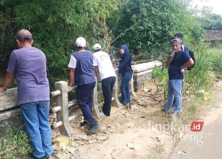 Butuh Rp1 Miliar untuk Perbaiki Jembatan Sukolilo-Prawoto, DPRD Pati Siap Usulkan 2027 25 Anggota Komisi C DPRD Pati Siti Maudluah meninjau kondisi jembatan Sukolilo-Prawoto. (Lingkarjateng.id)
