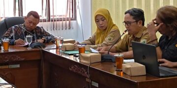 Anggaran Penanganan Jalan Pekalongan Capai Rp49 M, Pekerjaan Fisik Dimulai Pekan Depan 1 Suasana rapat kerja Pimpinan dan Komisi C DPRD Kabupaten Pekalongan bersama perangkat daerah membahas pendataan serta percepatan penanganan infrastruktur jalan, Senin, 15 Juni 2026. (Fahri Akbar/Lingkarjateng.id)