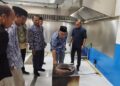 Alternatif LPG 3 Kg, SPPG di Rembang Mulai Gunakan CNG Untuk Program MBG 36 Wakil Bupati Rembang, M. Hanies Cholil Barro' meninjau dapur SPPG Dorokandang yang mulai memanfaatkan CNG dalam operasional program MBG, Senin, 1 Juni 2026. (Vicky Rio/Lingkarjateng.id)