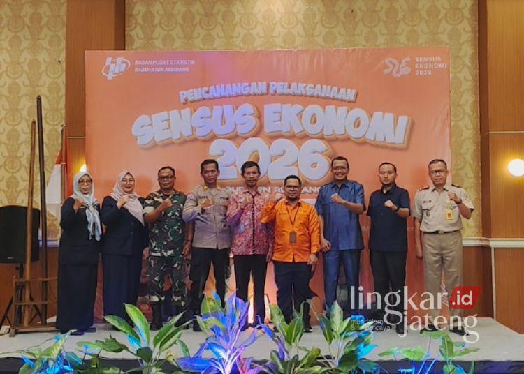 Sensus Ekonomi 2026 di Rembang, Usaha Rumahan dan Bisnis Digital Jadi Sasaran Pendataan 25 Acara pencanangan Sensus Ekonomi (SE) 2026 di Kabupaten Rembang, Selasa, 23 Juni 2026. (Vicky Rio/Lingkarjateng.id)