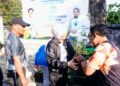 Wakil Wali Kota Salatiga Nina Agustin membagikan bantuan bibit tanaman kepada peserta peringatan hari lingkungan hidup sedunia di Alun-alun Pancasila, Jumat, 5 Juni 2026. (Dok. Prokompim Setda Salatiga/Lingkarjateng.id)
