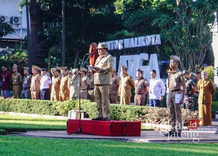 Wali Kota Salatiga: Bumi Sedang Tidak Baik-Baik Saja, Saatnya Pertobatan Ekologis 25 Wali Kota Salatiga Robby Hernawan saat memimpin apel luar biasa Hari Lingkungan Hidup Sedunia Tahun 2026 di Halaman Kantor Pemkot Salatiga, Senin, 8 Juni 2026. (Dok.Prokompim Setda Salatiga/Lingkarjateng.id)