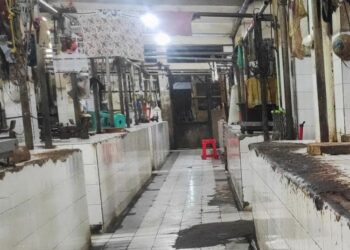 Los di Lantai 2 Pasar Raya 1 Salatiga terlihat lengang setelah pedagang mogok jualan imbas kenaikan harga daging sapi, Senin, 22 Juni 2026. (Angga Rosa/Lingkarjateng.id)