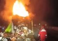 Truk pengangkut paket terbakar di ruas tol Semarang-Solo, Sabtu, 27 Juni 2026 dini hari. (Dok.Damkar Salatiga/Lingkarjateng.id)