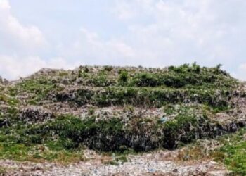 Tumpukan sampah terlihat menggunung di salah satu sudut TPA Ngronggo, Kelurahan Kumpulrejo, Kecamatan Argomulyo, Kota Salatiga, belum lama ini. (Angga Rosa/Lingkarjateng.id) 