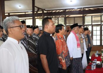 Sejumlah tokoh agama saat mengikuti doa bersama yang digelar di Mapolres Salatiga, Kamis, 25 Juni 2026. (Dok.Humas Polres Salatiga/Lingkarjateng.id)