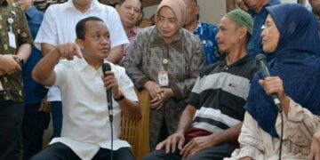 Wakil Ketua DPRD Jawa Tengah Mohammad Saleh saat mendampingi Menteri Energi dan Sumber Daya Mineral (ESDM) RI, Bahlil Lahadalia dalam kunjungan kerja di  Desa Hardimulyo, Kabupaten Purworejo, Jumat, 19 Juni 2026. (Dok. for Lingkarjateng.id)
