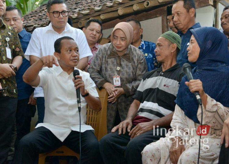 DPRD Jateng Dukung Pemerataan Akses Listrik hingga Pelosok Desa 25 Wakil Ketua DPRD Jawa Tengah Mohammad Saleh saat mendampingi Menteri Energi dan Sumber Daya Mineral (ESDM) RI, Bahlil Lahadalia dalam kunjungan kerja di Desa Hardimulyo, Kabupaten Purworejo, Jumat, 19 Juni 2026. (Dok. for Lingkarjateng.id)