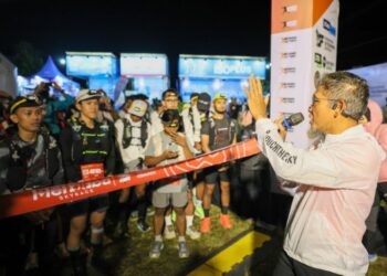 Sekretaris Daerah Provinsi Jawa Tengah Sumarno melepas peserta kategori 40K dan 50K Merbabu Skyrace pada Sabtu, 6 Juni 2026. (Dok. Humas Pemprov Jateng/Lingkarjateng.id)