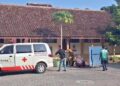 Ngaliyan Semarang Geger, Istri Ditikam Suami saat Ambil Rapor Anak 34 Evakuasi korban penikaman yang terjadi di SDN 2 Kalipancur, Kecamatan Ngaliyan, Kota Semarang, Jumat, 19 Juni 2026. (Dok. Pribadi/Lingkarjateng.id)