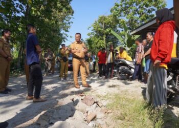 Bupati Sragen Sigit Pamungkas meninjau jajaran meninjau kondisi jalan Gunung Banyak-Sidorejo, Senin, 8 Juni 2026. (Dok. Pemkab Sragen/Lingkarjateng.id)